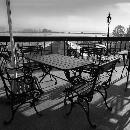 Hotel Wyrwidab Chodziez Bagian luar foto